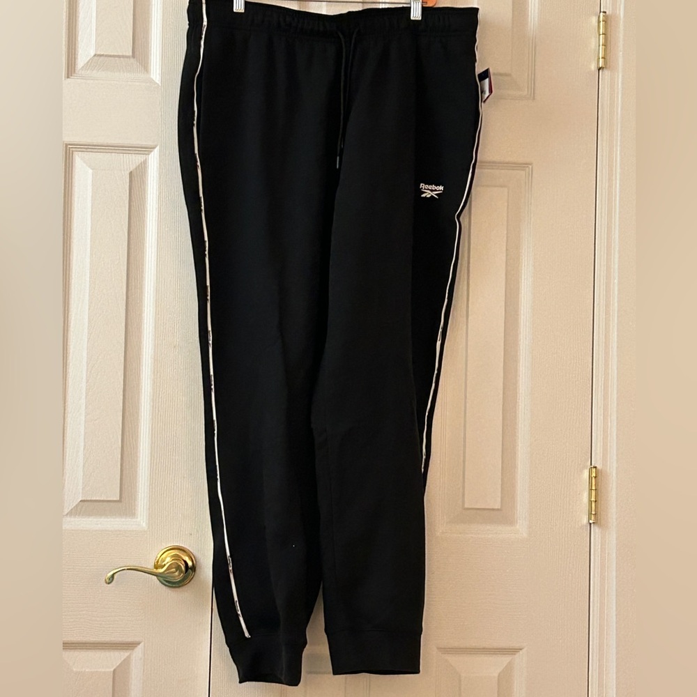 Reebok Mens Vector Piping Joggers Sweatpants Black Slim Fit NWT Size XL